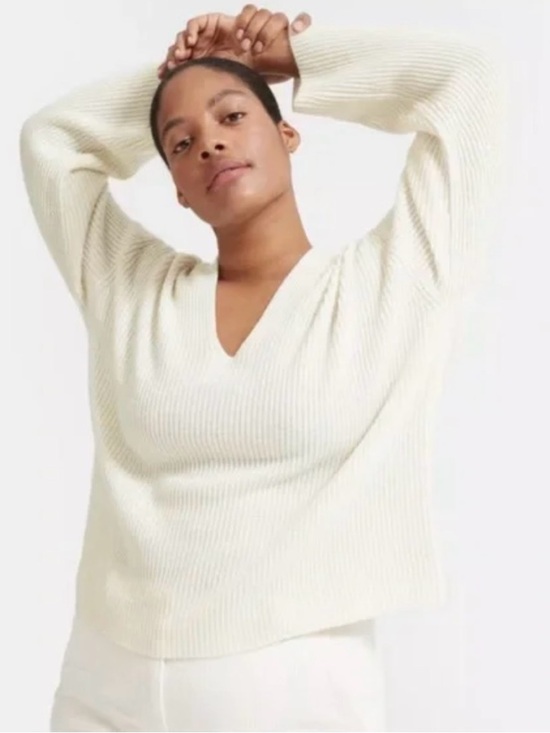 Everlane Sweaters - EUC Everlane Cashmere Ribbed V-Neck Cropped Sweater in Cream, S